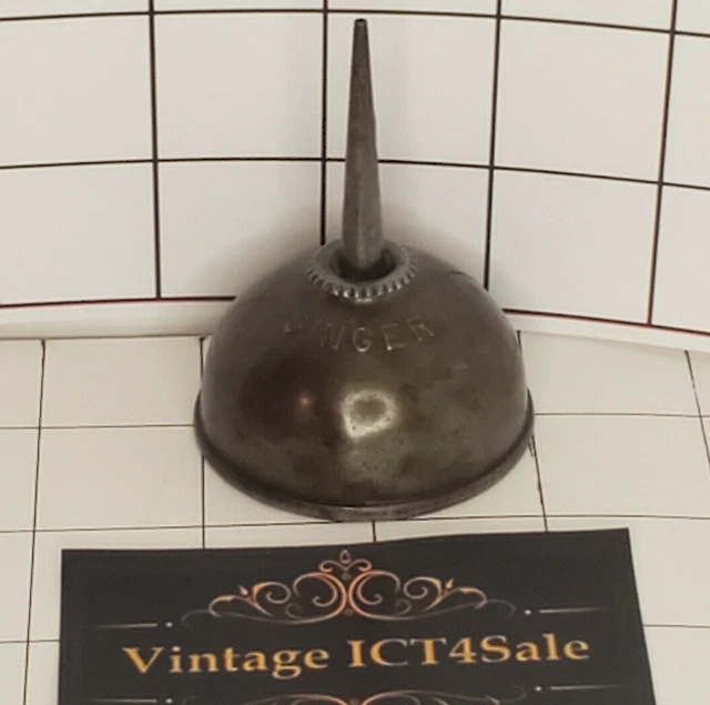 VINTAGE SINGER SEWING Machine Thumb Oiler Tin Oil Can 2-3/4" tall 2