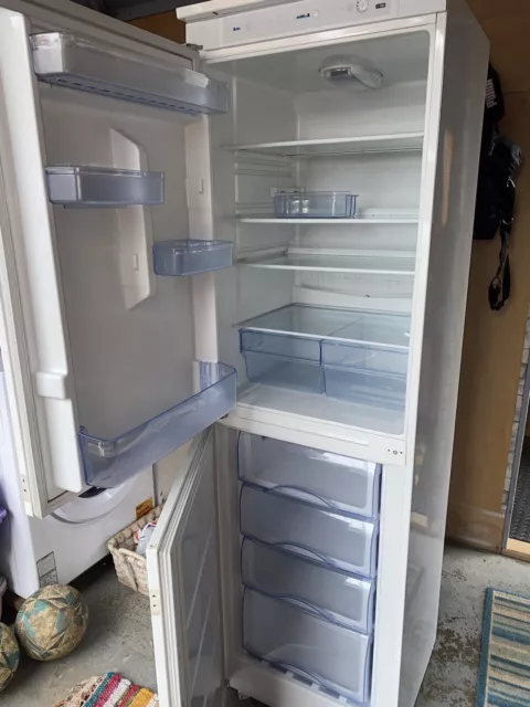 intergrated fridge freezer 50/50