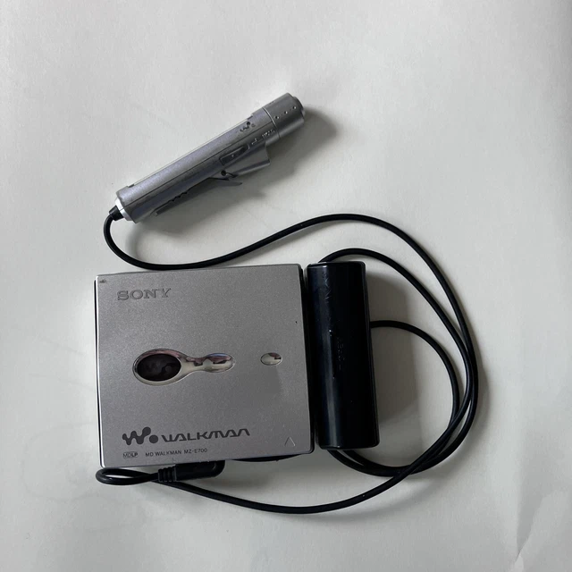 SONY MINIDISC WALKMAN MDLP Player Silver Model MZE700 W/ REMOTE (NEEDS