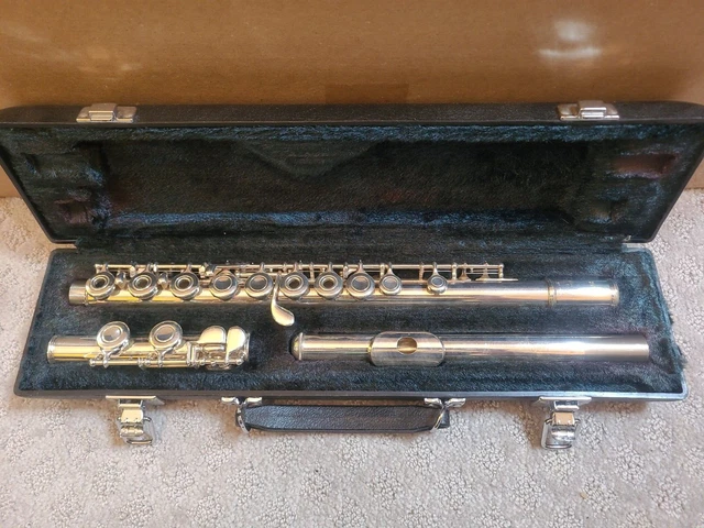 nice Yamaha Open Hole Yfl-281 Flute With CaseYfl-281  3B64