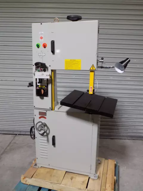 VECTRAX 450 VARIABLE Speed Vertical Band Saw 18