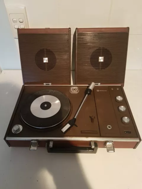 Sanyo Vintage retro suitcase Record Player model g2512