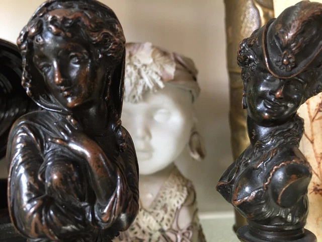 Paire de Bustes  Élégantes Bronze  - Riche et Pauvre 2