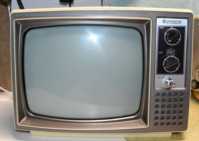 VINTAGE HITACHI TRANSISTOR TV Receiver Model CWP 132 Serial