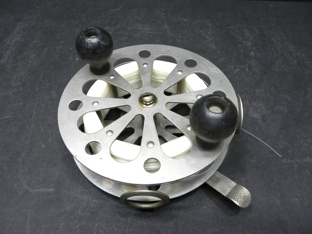 Ancien moulinet de pêche Pflueger Taxie fabriqué aux USA (25796