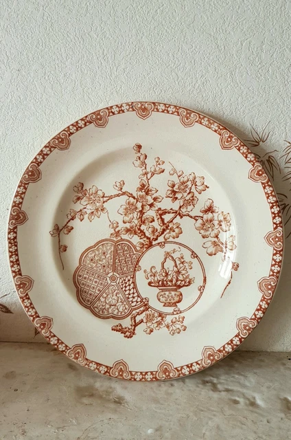 Assiette Longwy Kioto numérotée, estampillée.