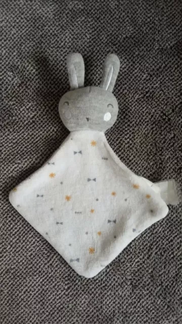 Petit doudou lapin Tape à l'oeil mouchoir plat blanc gris étoile motif