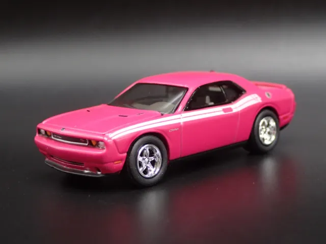 2010 10 Dodge Challenger Rt 1/64 Scale Collectible Diorama Diecast Model Car