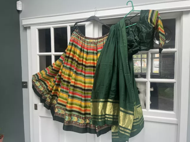 Chaniya Chori seta per ogni occasione, verde scuro con righe colorate