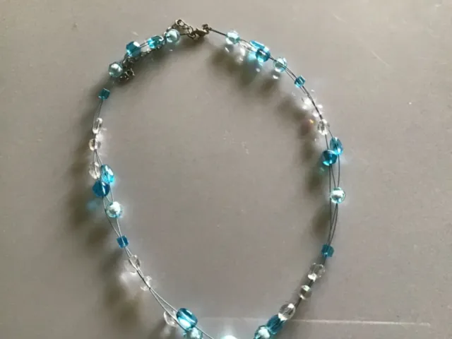 Lovely snecklace with blue simulated stones with blue simulated pendanr