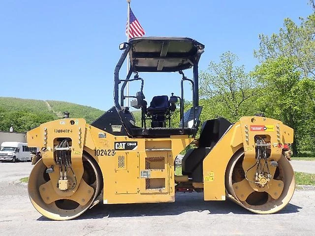 2015 Cat Caterpillar Cb44B Tandem Smooth Drum Vibratory  Roller