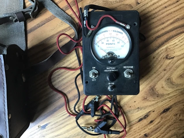 Simpson CK08455L2 Ohm Meter Tester with Leads and leather Case Untested