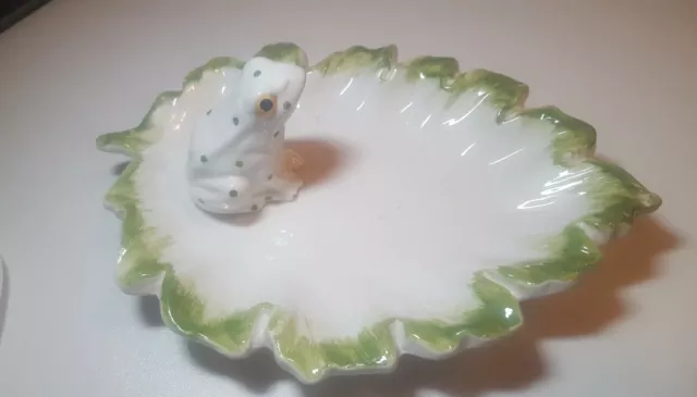 Frog On A Lilly Pad ceramic green/White