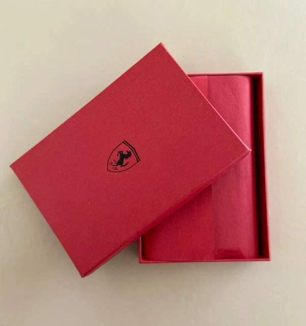 Fa Benzina Alla Propria Autocon La Tessera Della Croce Rossa - La Stampa - Foto 5