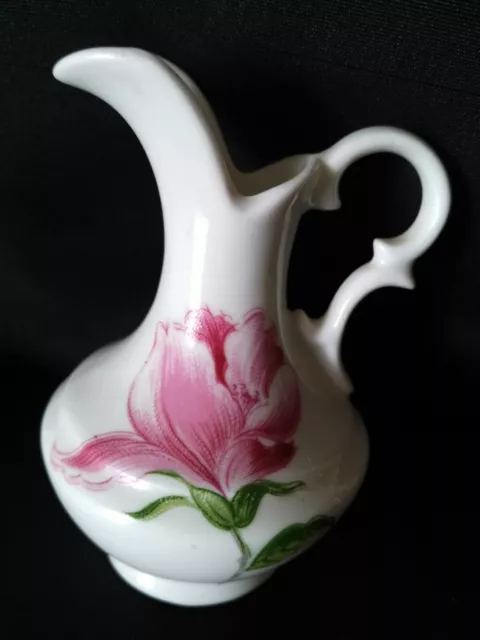 Ancienne verseuse, cruche, carafe miniature en porcelaine de Limoges, poupée