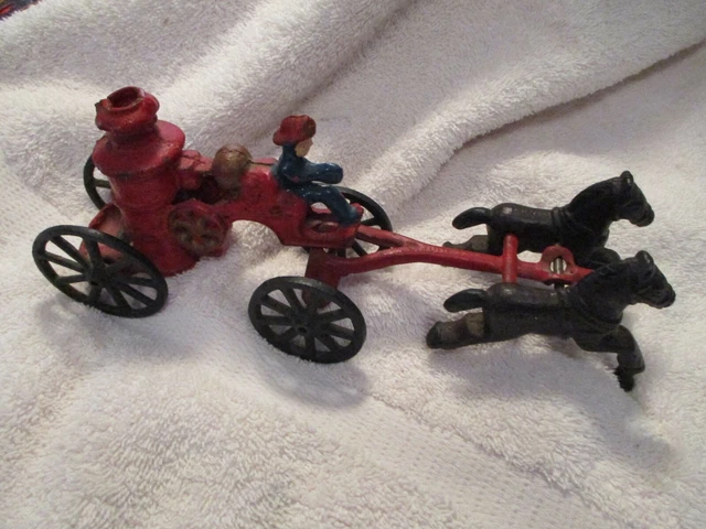 VINTAGE CAST IRON Horse Drawn Fire Truck Pumper Wagon with Fireman $19.