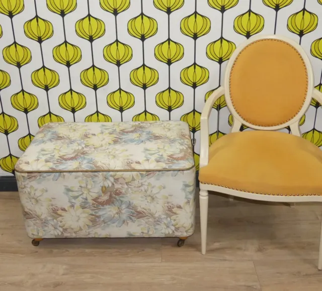 GROSSE 50er Jahre Wäschetruhe pastell geblümt Box auf Rollen Sitzbank Wäschepuff