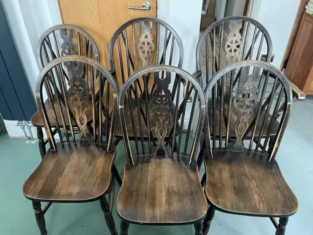 6 Windsor Wheelback Dining Chairs; 2 carver + 4 side. Need some restoration.