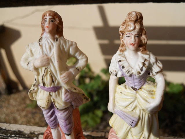Paire de personnages en biscuit peint élégant élégante polychrome 2