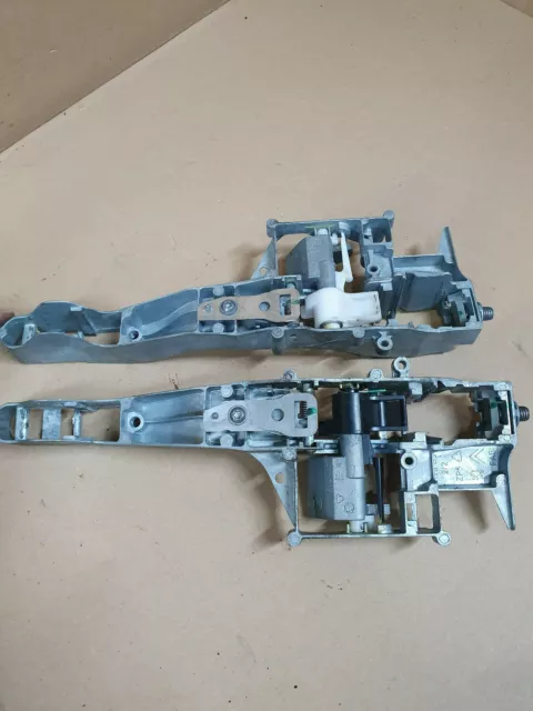 2x Peugeot 207 Trägerplatten Türgriffe Griffschalen Öffner vorne 9680168680 3