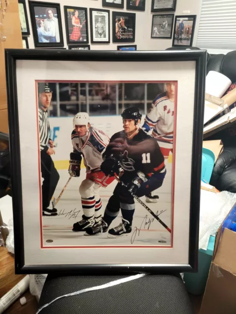 Wayne Gretzky Autographed 16 x 32 Through The Years Photograph - Upper  Deck