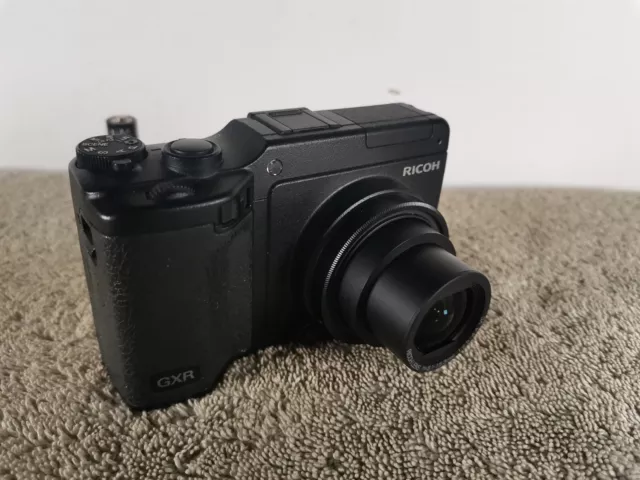 Ricoh GR Digital GXR S10 10.0MP Digital Camera - Black (Kit w/ VC 24-72mm Lens)