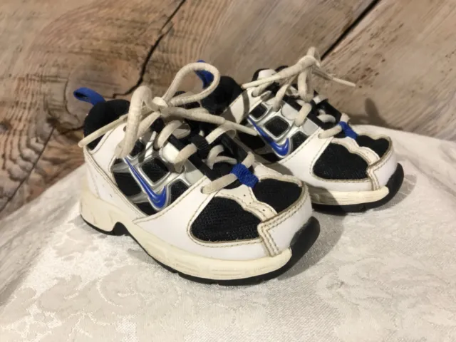 Nike baby toddler pillartech sneaker shoes size 4C………….z