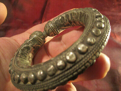 Old ethnic silver bracelet bas-title Oman or Yemen silver, ca 60 grams