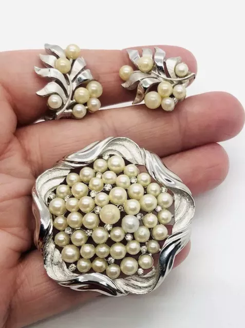 TRIFARI Faux Pearl Cluster Brooch & Earrings Demi Trifarium Vintage Jewelry