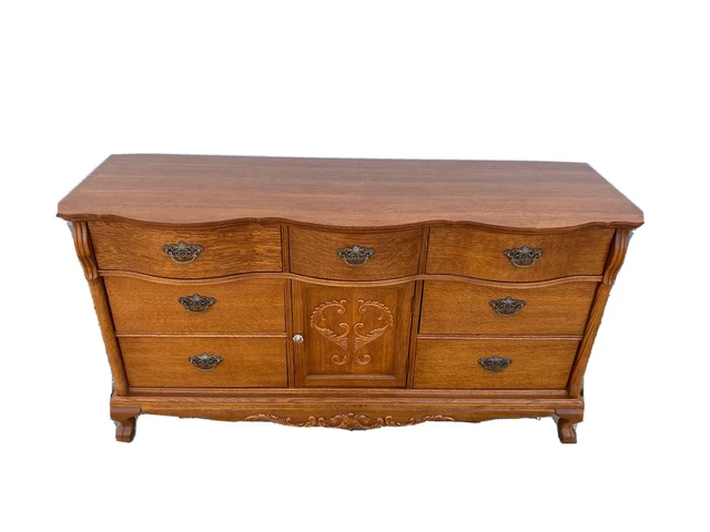 Lexington Furniture Victorian Sampler Collection Door Triple Dresser