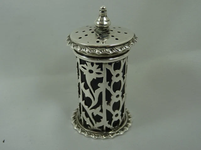 Grazioso Vaso Per Pepe Argento Sterling, 1898