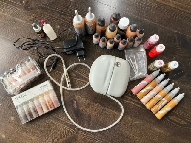 Uslu Airlines / Make up  Airbrush System / wie neu / mit vielen Farben