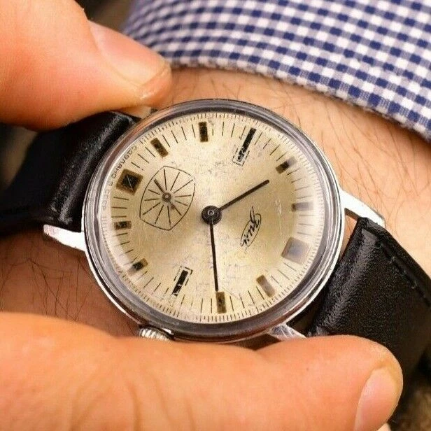 Montre Vintage Zim URSS Années 1950 - Mouvement Mécanique Manuel, Cadran Argenté Ovale, Bracelet Cuir 16mm, Pour Homme