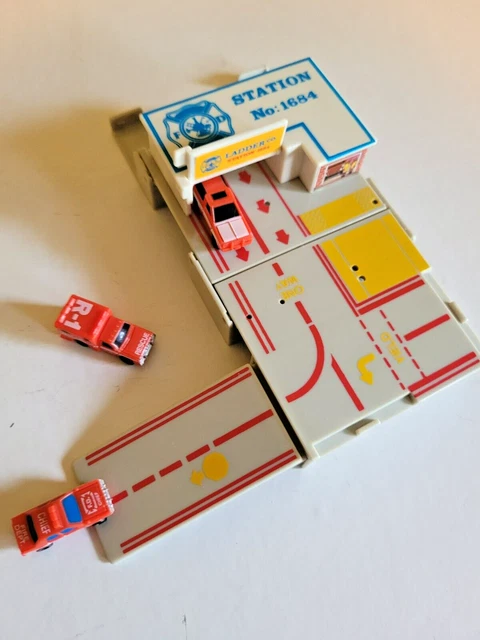 1990 World's Smallest Matchbox FIRE STATION Mini City Playset #1, 3 Vehicles
