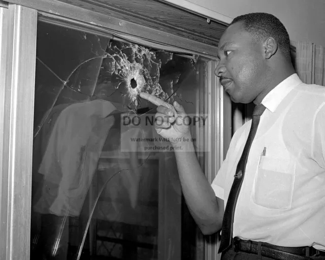 Martin Luther King, Jr. Examines A Window Shot By A Bullet - 8X10 Photo (Ww095)