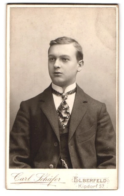 Fotografie Carl Schäfer, Elberfeld, Kipdorf 57, Portrait junger charmanter Mann