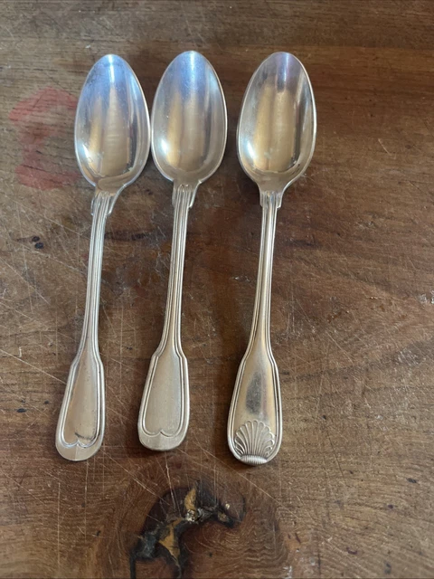 CHRISTOFLE Modèle Marly 12 cuillières à moka la spatule à décor rocaille, Vente aux enchères : Argenterie - Orfèvrerie - Métal argenté