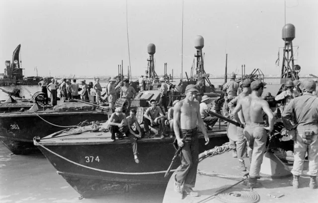 WW2 WWII Photo World War Two / US PT Boats in Manila March 1945 7339