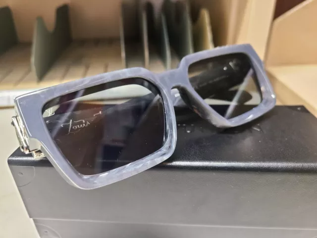 Louis Vuitton Monogram 1.1 Evidence Sunglasses 2021-22FW, Grey, One Size