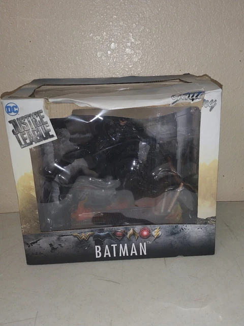 Dc Justice League Batman Statue Diamond Select Gallery Batman Figure Ben Affleck