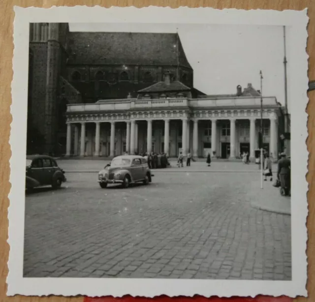 Foto 1954 PKW Auto Gebäude kirche Car Oldtimer X7