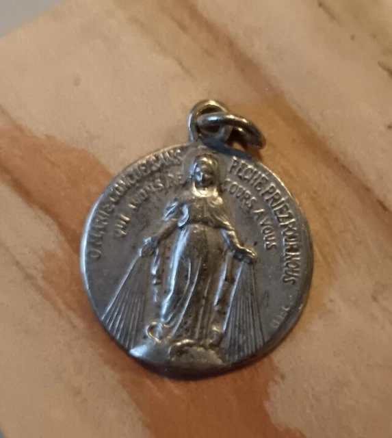 Médaille Religieuse Art Nouveau Vierge Marie - Or 18k Circa 1910 - Signée F. Rasumny - Collier Mi-long