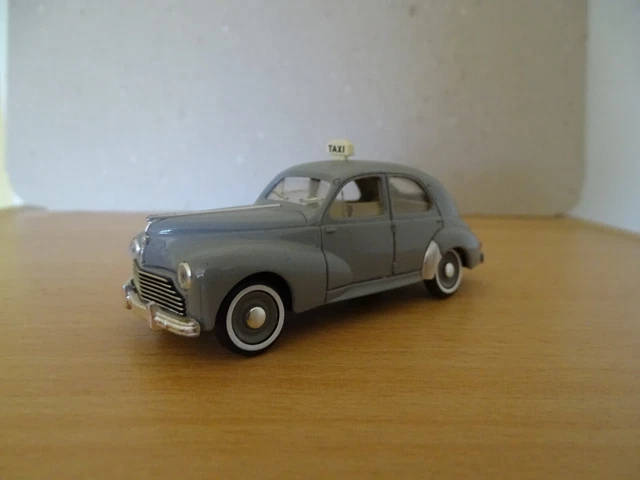 SOLIDO 1/18 PEUGEOT 203 TAXI PARISIEN BON ETAT SANS
