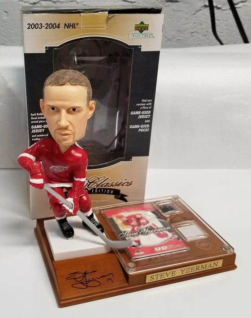 Steve Yzerman Upper Deck #053/100 Bobble Head Bobblehead Game-Used Puck Jersey Steve Yzerman Upper Deck #053/100 Bobble Head Bobblehead Game-Used Puck Jersey