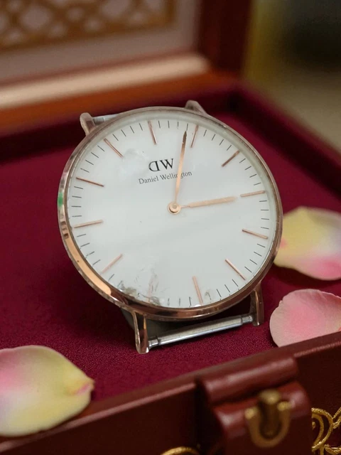 Montre Femme AUREAT Vintage Mécanique - Cadran Ivoire, Boîtier Doré, Bracelet Cuir Marron