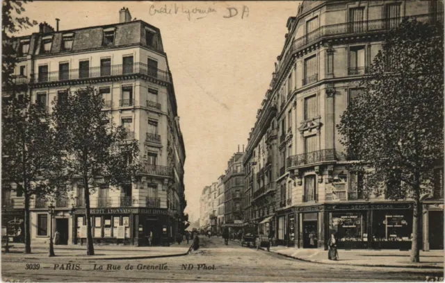 CPA AK PARIS 15e Rue de Grenelle (925456)