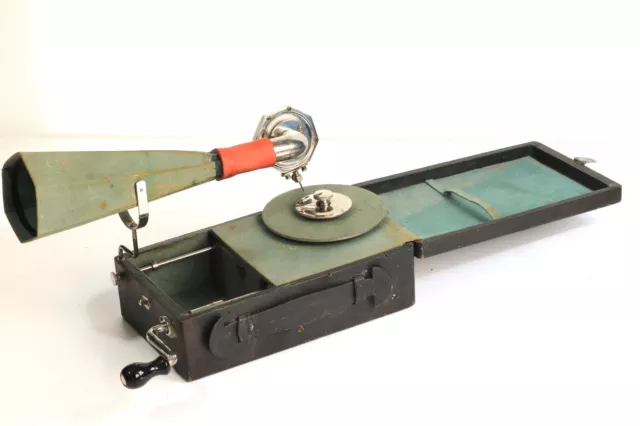 PORTABLE GRAMOPHONE IN GREEN LEATHER CASE, c.1930, WORKING PORTABLE GRAMOPHONE IN GREEN LEATHER CASE, c.1930, WORKING