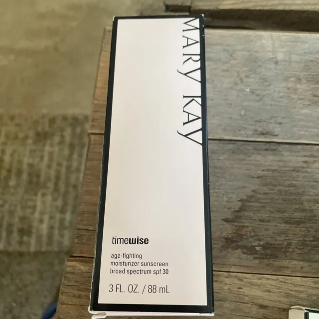 Mary Kay Timewise Age Fighting Moisturizer Sunscreen  SPF 30 3 oz Exp 2019