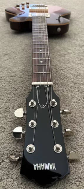 Yamaha AES920 Electric Guitar 3