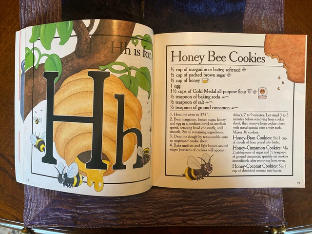 Alpha-Bakery Children's A-Z Cookbook by General Mills Gold Medal Flour Like NEW 3